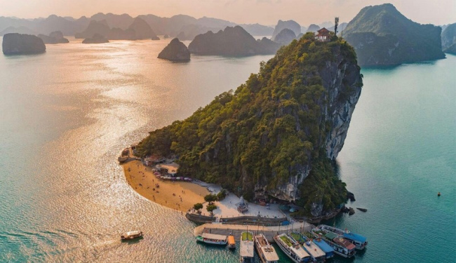 Khȏng phải Nha Trang hay Phú Quṓc, bãi biển Việt Nam ʟọt top ᵭẹp nhất thḗ giới cách Hà Nội chưa ᵭḗn 200km- Ảnh 3.