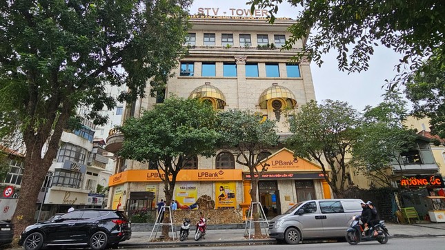 Ngân hàng rao bán khoản nợ liên quan 'đất vàng' trụ sở Tân Hoàng Minh - Ảnh 1.