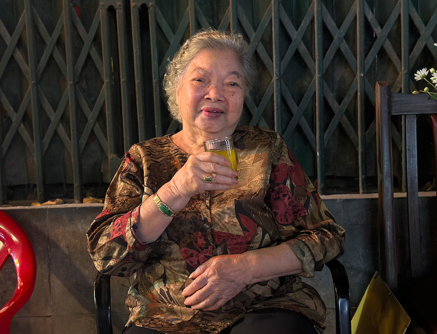 Mẹ NSND Lê Khanh tuổi 86: Sống vui vẻ trong căn phòng hơn 20m2 sạch bóng, treo đầy ảnh- Ảnh 2.