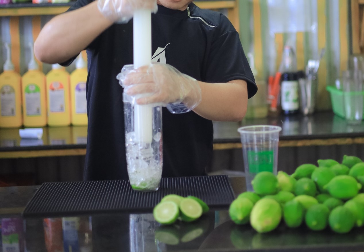 Hand-squeezed lemon tea