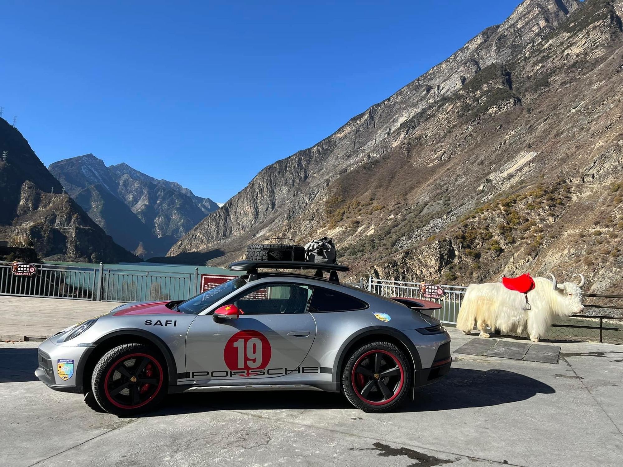 Chủ xe Porsche 911 Dakar: Từ bức ảnh trên Facebook tới quyết định mua xe và chuyến phượt hơn 33.000km từ Việt Nam tới Mông Cổ- Ảnh 22.