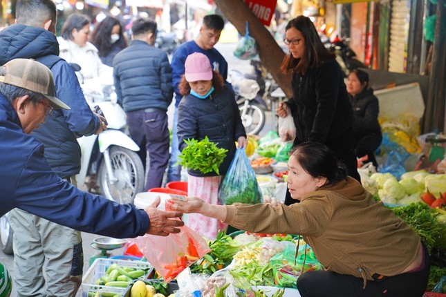 Rau xanh, thực phẩm dồi dào, không tăng giá dịp Tết- Ảnh 1.