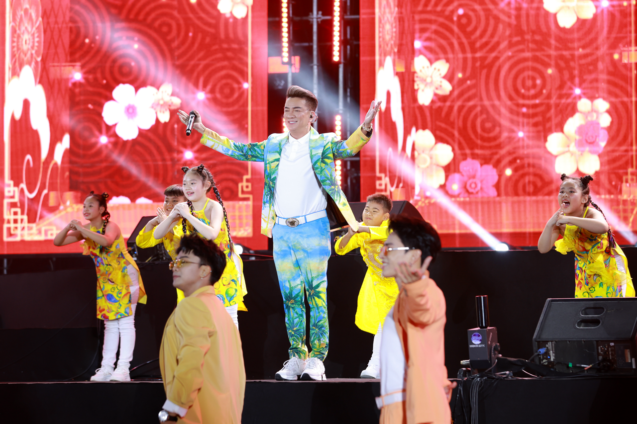 Siêu lễ hội Vibe Fest chính thức khai mạc tại Phan Thiết, một “thiên đường du lịch nghỉ dưỡng” nổi tiếng đón nhiều sao Việt và hàng ngàn khách đến tham dự- Ảnh 3.
Siêu lễ hội Vibe Fest chính thức khai mạc tại Phan Thiết, một “thiên đường du lịch nghỉ dưỡng” nổi tiếng đón nhiều sao Việt và hàng ngàn khách đến tham dự- Ảnh 3.