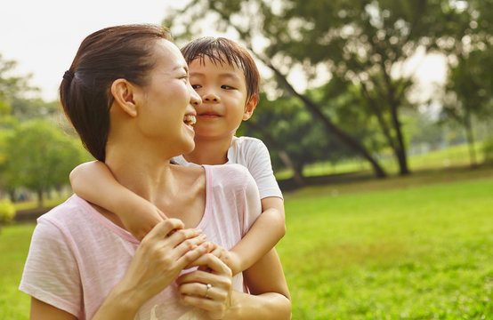 Người mẹ có 3 hành động này thì xin chúc mừng: Con không chỉ ngoan ngoãn mà còn tự tin, đi đâu cũng thành công- Ảnh 1.