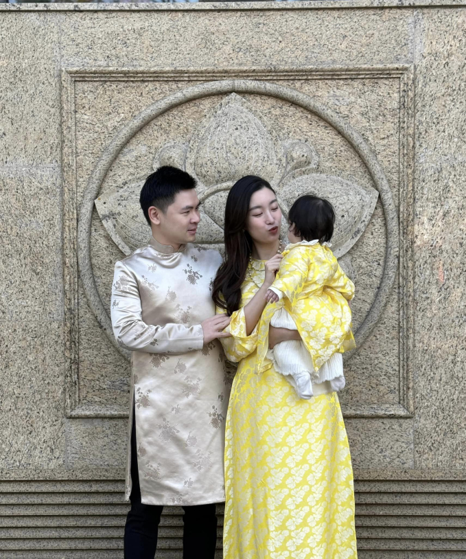 Hoa hậu Đỗ Mỹ Linh và chồng chủ tịch tụ tập cùng người thân đầu năm, một cử chỉ đủ thấy nàng hậu hạnh phúc khi làm dâu hào môn- Ảnh 2.