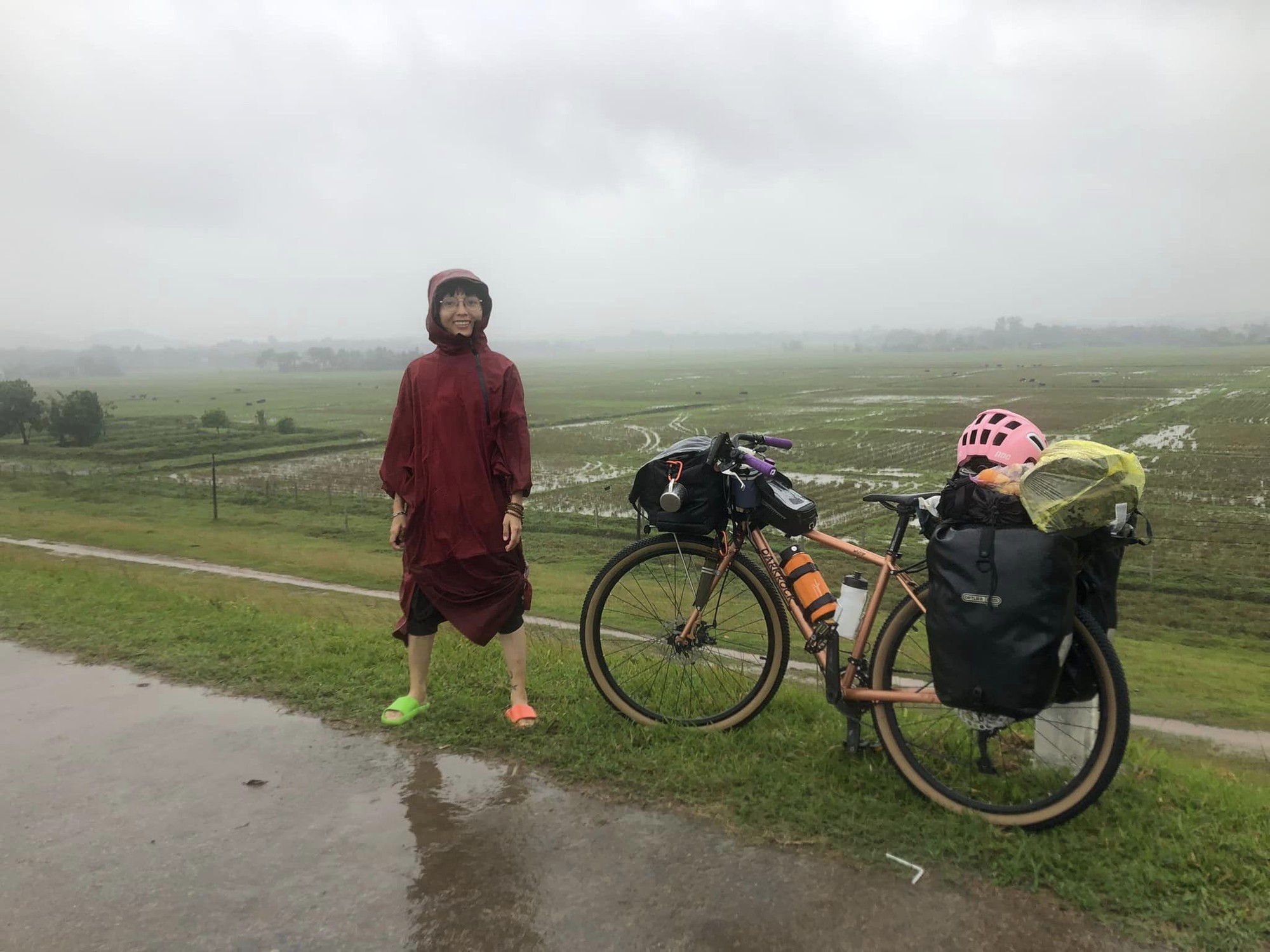 9X đạp xe xuyên Việt: ‘Ngủ nghĩa trang, ăn kham khổ, đi không tính toán rồi tới đâu thì tới’- Ảnh 20.
