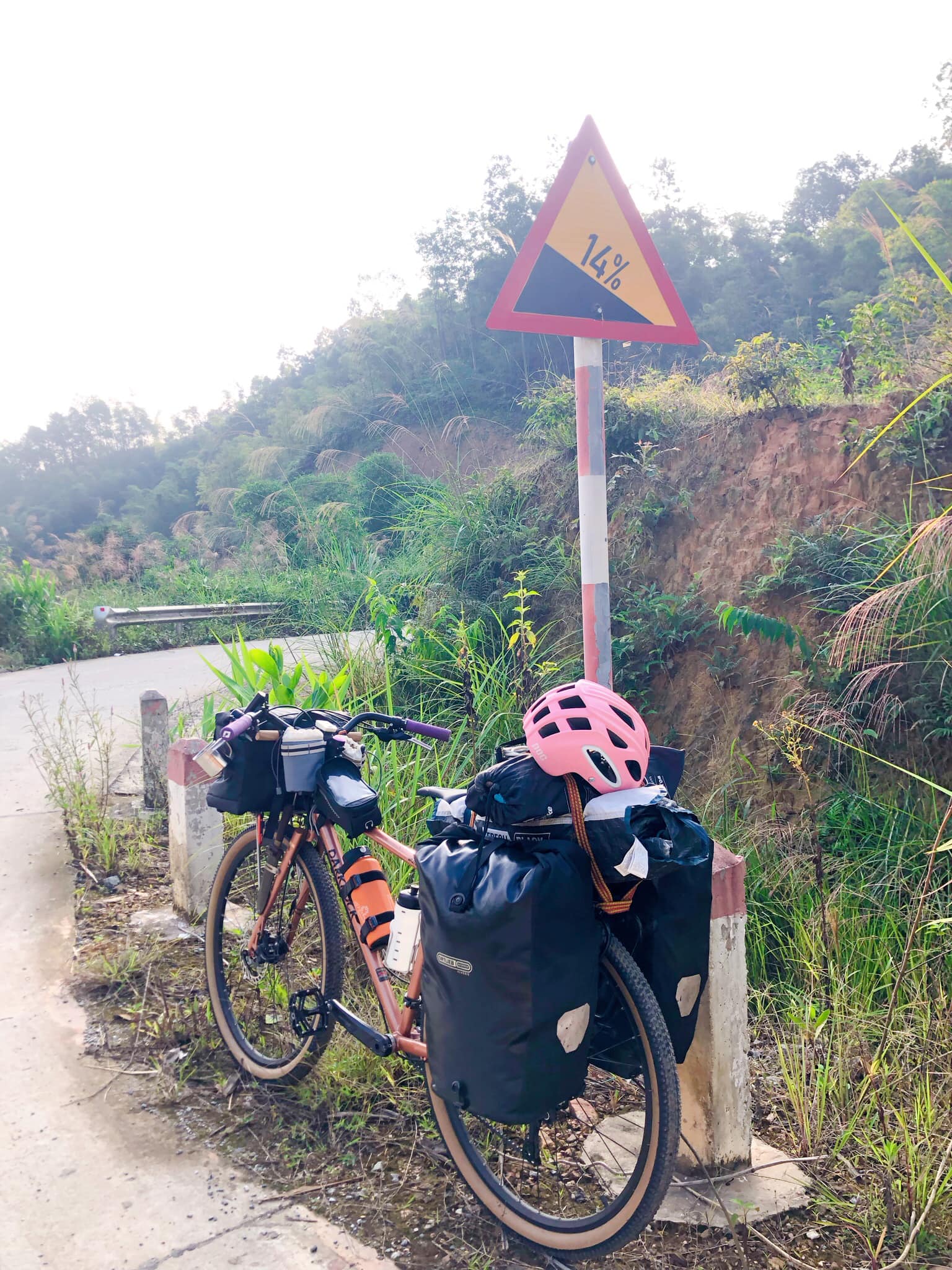9X đạp xe xuyên Việt: ‘Ngủ nghĩa trang, ăn kham khổ, đi không tính toán rồi tới đâu thì tới’- Ảnh 15.