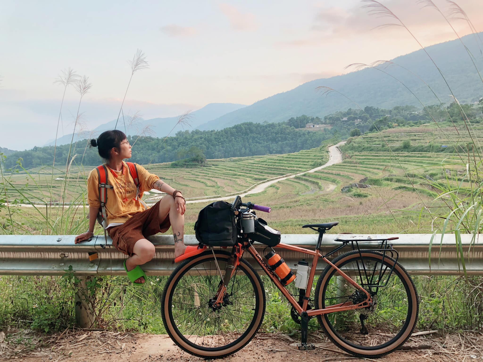 9X đạp xe xuyên Việt: ‘Ngủ nghĩa trang, ăn kham khổ, đi không tính toán rồi tới đâu thì tới’- Ảnh 8.