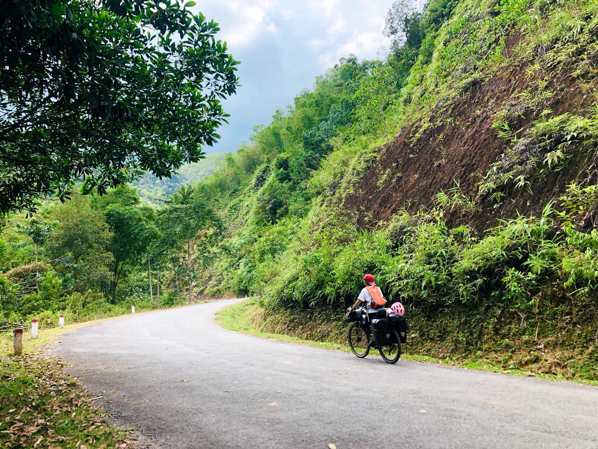 9X đạp xe xuyên Việt: ‘Ngủ nghĩa trang, ăn kham khổ, đi không tính toán rồi tới đâu thì tới’- Ảnh 22.