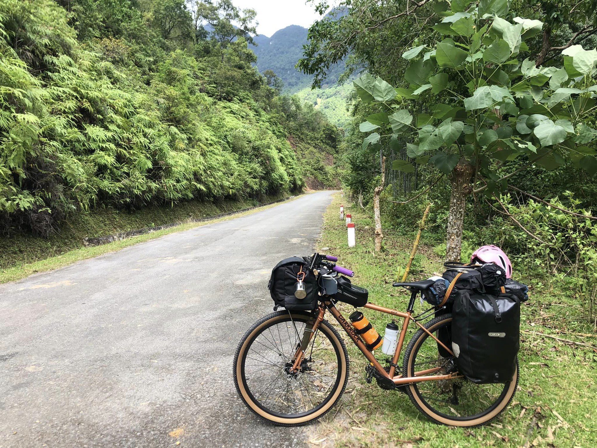 9X đạp xe xuyên Việt: ‘Ngủ nghĩa trang, ăn kham khổ, đi không tính toán rồi tới đâu thì tới’- Ảnh 13.