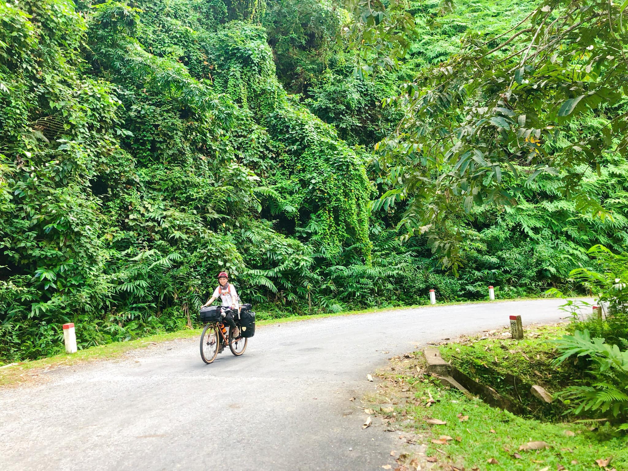 9X đạp xe xuyên Việt: ‘Ngủ nghĩa trang, ăn kham khổ, đi không tính toán rồi tới đâu thì tới’- Ảnh 10.