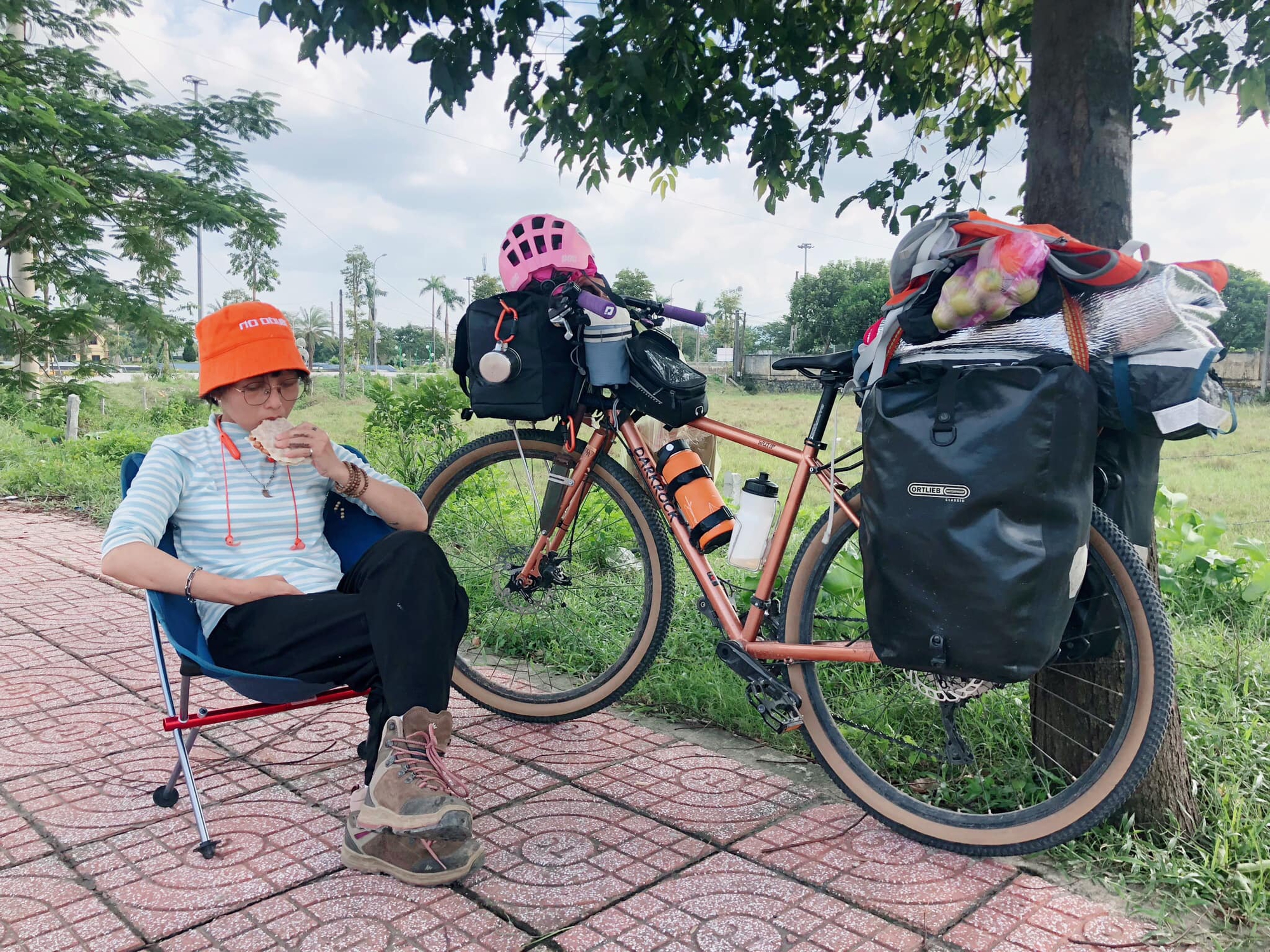9X đạp xe xuyên Việt: ‘Ngủ nghĩa trang, ăn kham khổ, đi không tính toán rồi tới đâu thì tới’- Ảnh 21.