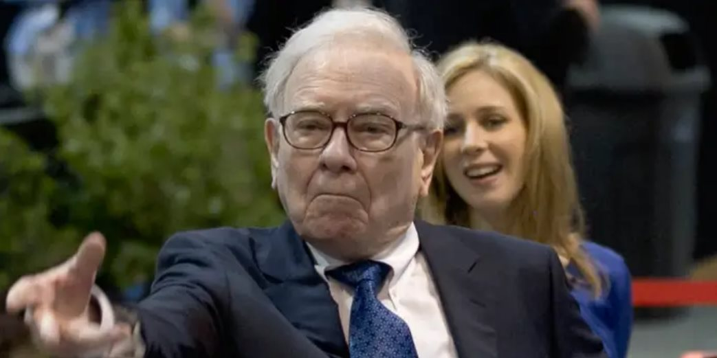 Công ty của huyền thoại Warren Buffett cắt giảm cố phiếu ‘con cưng’ Apple, giữ bí mật một khoản đầu tư- Ảnh 1.