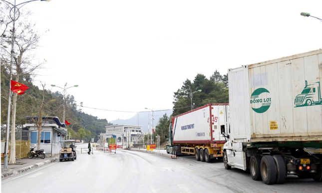 Hơn 100 xe nông sản ‘mở hàng’ qua biên giới Lạng Sơn xuất Trung Quốc- Ảnh 1.