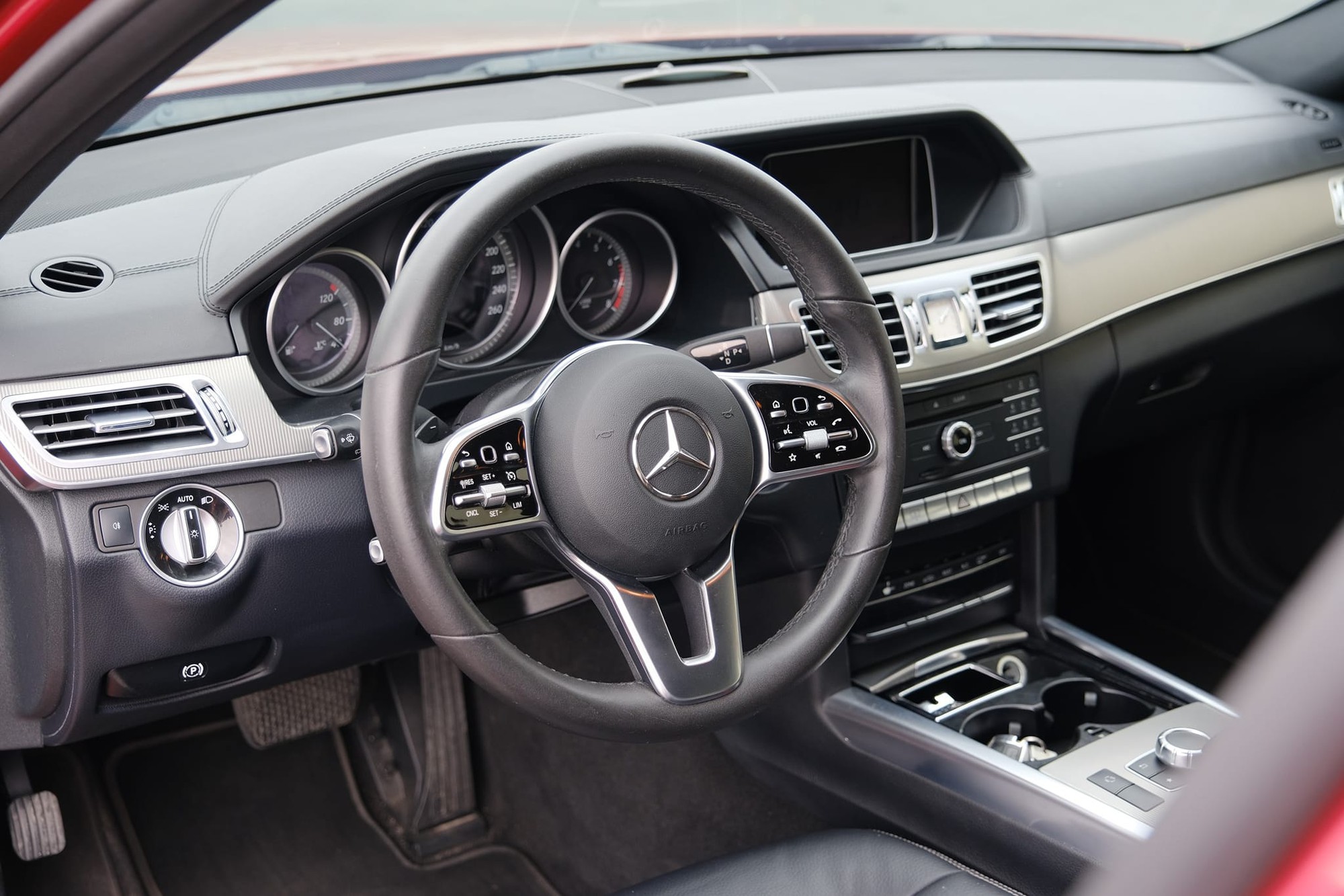 Mercedes E 200 bản đặc biệt rao bán giá ngang Kia K3, riêng tiền độ hết 150 triệu- Ảnh 7.