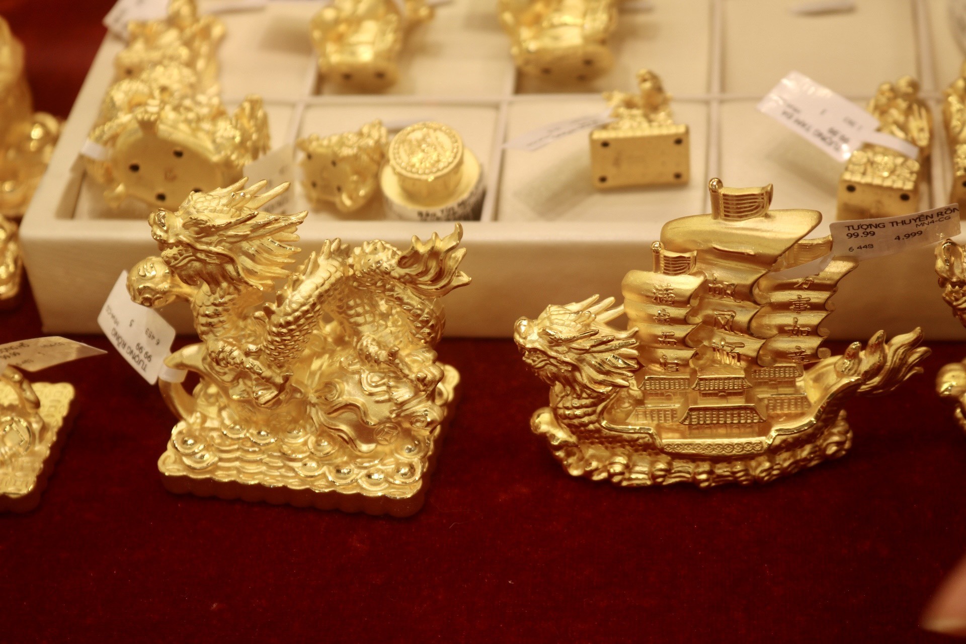 Người Hà Nội nườm nượp đi mua vàng lấy vía Thần tài- Ảnh 5.