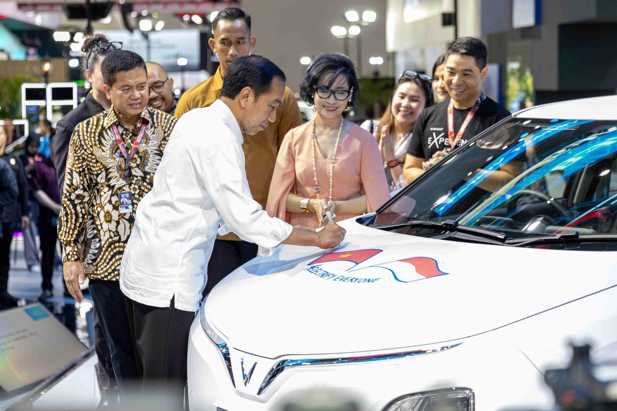 Indonesia giảm giá sốc cho xe điện đến 30%, VinFast hưởng lợi lớn?- Ảnh 1.