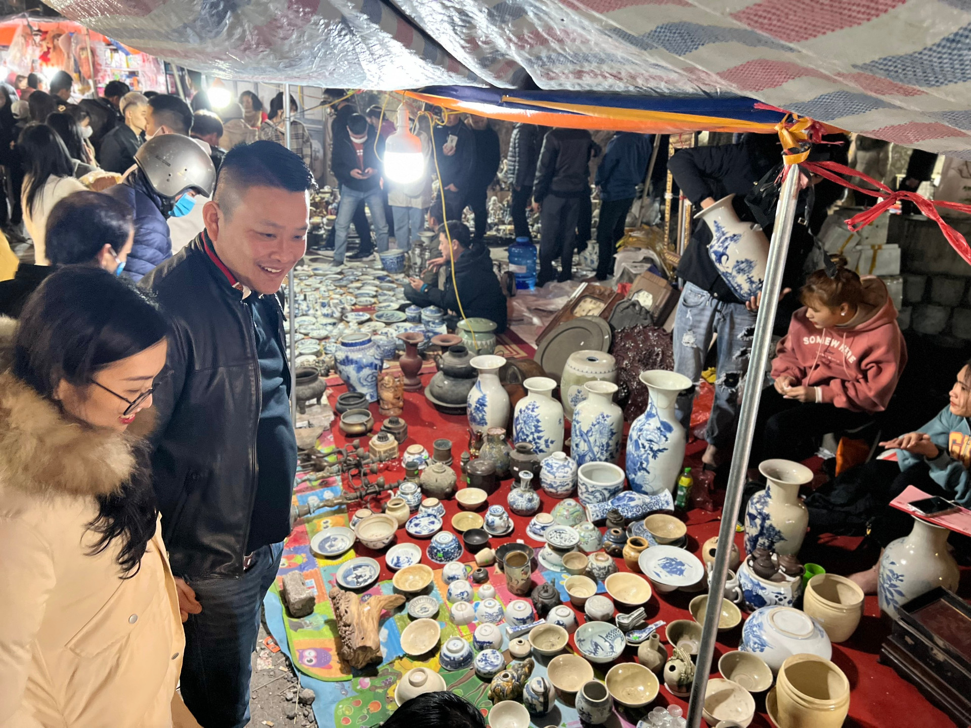 Phiên chợ cả năm chỉ họp một lần, đông nhất vào nửa đêm và rạng sáng, cách Hà Nội chưa tới 100km- Ảnh 3.