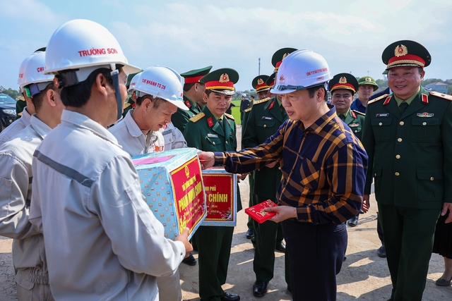 Phó Thủ tướng Trần Hồng Hà kiểm tra, thúc đẩy tiến độ 2 dự án hạ tầng trọng điểm, chiến lược- Ảnh 8.