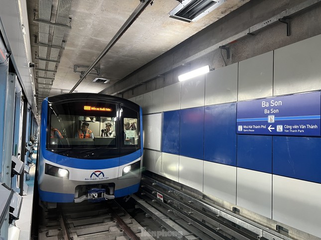 Tàu metro số 1 TPHCM chạy thử nghiệm liên tục trong dịp Tết Nguyên đán- Ảnh 1.