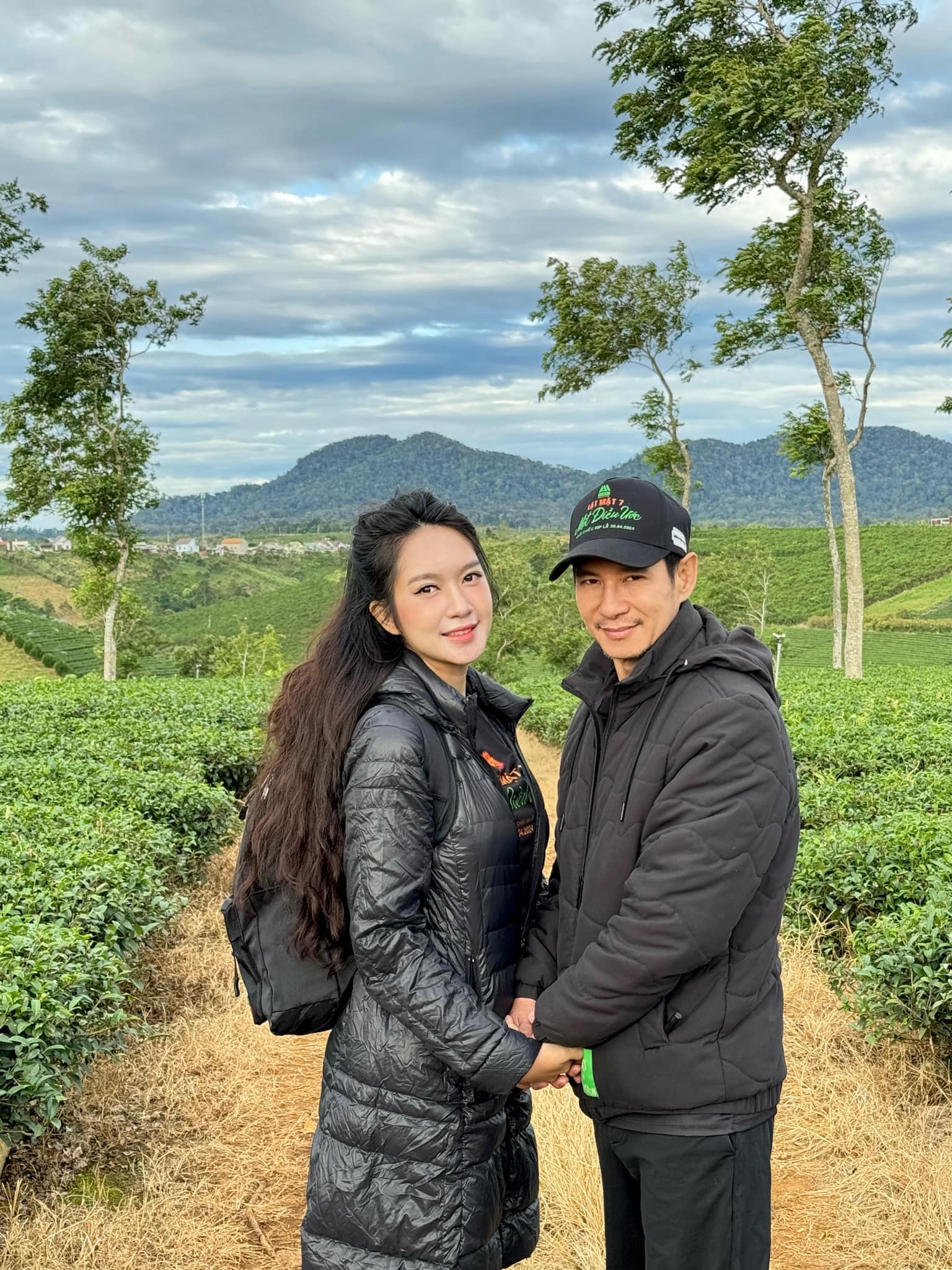 Tài tử Việt "trăm tỷ" cưới hot girl kém 17 tuổi, sinh 4 con, sống viên mãn, được showbiz kính nể- Ảnh 4.