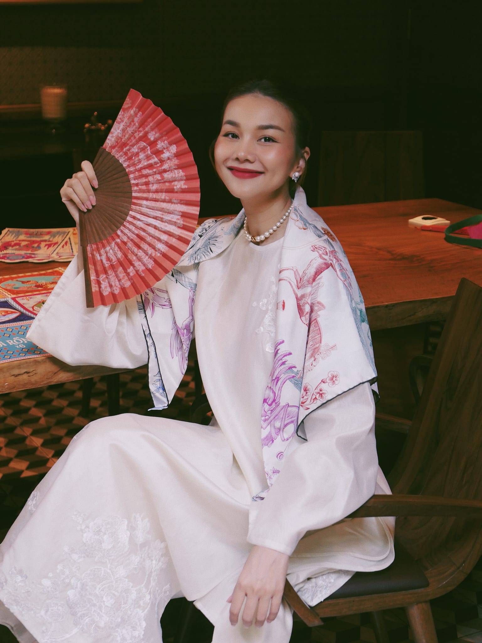 Diện áo dài xuống phố ngày giáp Tết, Thanh Hằng tự nhận xét về bản thân sau 4 tháng kết hôn: "Hiền gì đâu ta"- Ảnh 4. Diện áo dài xuống phố ngày giáp Tết, Thanh Hằng tự nhận xét về bản thân sau 4 tháng kết hôn: "Hiền gì đâu ta"- Ảnh 4.
