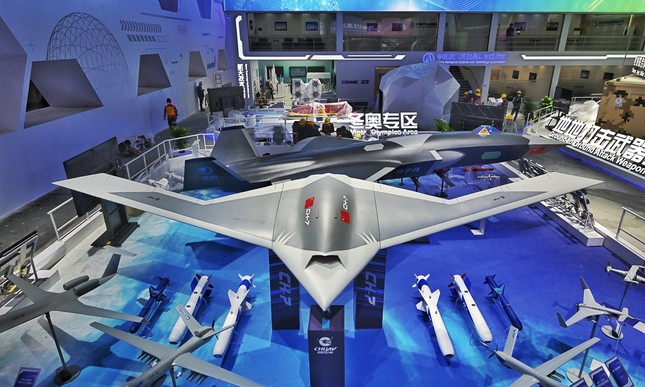 Trung Quốc sắp ra mắt máy bay không người lái tàng hình CH-7 nâng cấp - Ảnh 1.