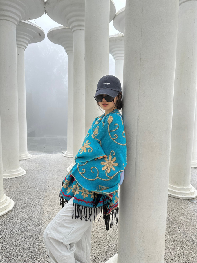 &quot;Bông hồng lai&quot; Danielle (NewJeans) gây bão với loạt ảnh du lịch Hội An: Visual tựa búp bê, khoảnh khắc đội nón lá chuẩn dâu Việt chiếm spotlight - Ảnh 1.