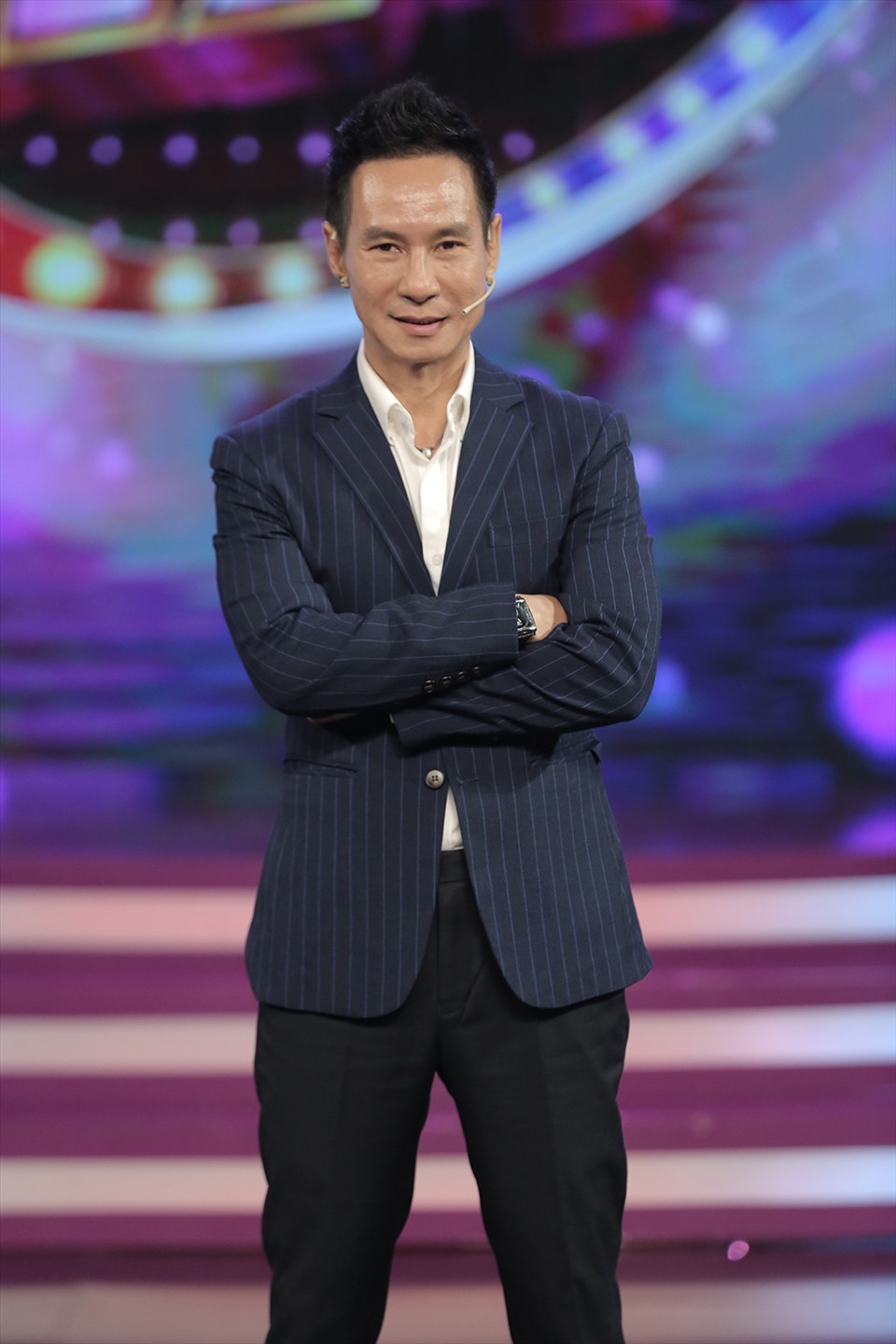 Tài tử Việt "trăm tỷ" cưới hot girl kém 17 tuổi, sinh 4 con, sống viên mãn, được showbiz kính nể- Ảnh 1.