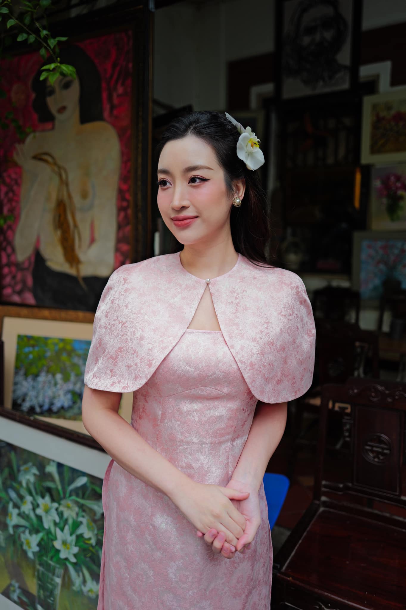 Hoa hậu Đỗ Mỹ Linh lộ mặt mộc, mặc đồ bộ ở nhà, ngoại hình 