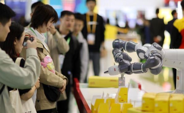Trung Quốc vô địch thiên hạ về robot: Sản xuất hơn 6 triệu con/năm, có sản phẩm rẻ bằng 1/2 Nhật Bản, tiến tới để robot sản xuất robot- Ảnh 2.