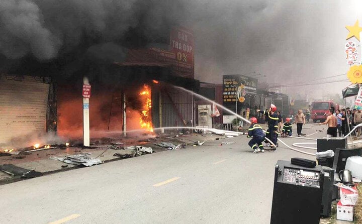Cháy lớn tại siêu thị điện máy ở Hải Phòng- Ảnh 1.