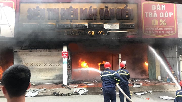 Cháy lớn tại siêu thị điện máy ở Hải Phòng- Ảnh 2.
