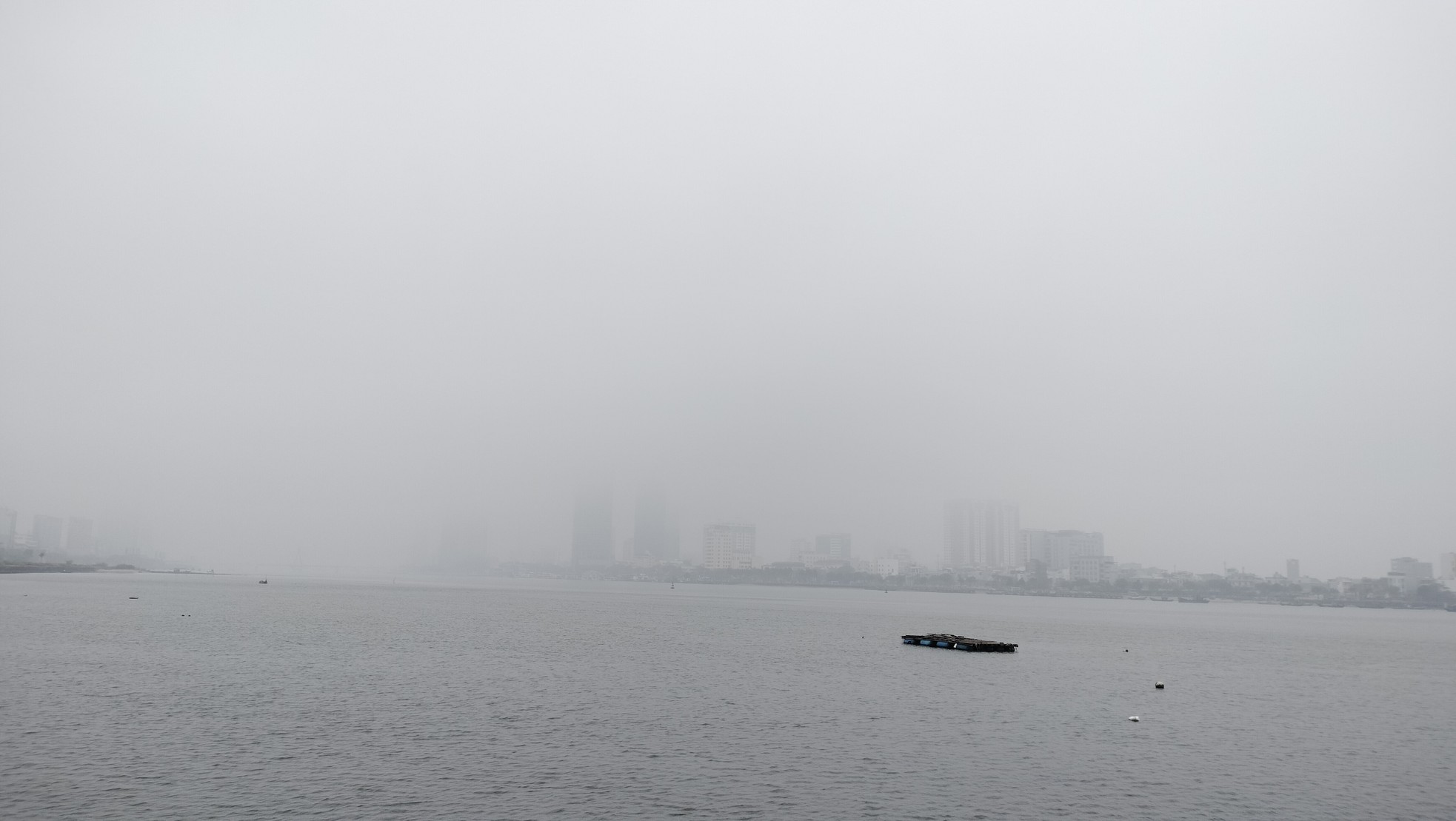 Sương mù dày đặc bất ngờ xuất hiện ở Đà Nẵng- Ảnh 7.