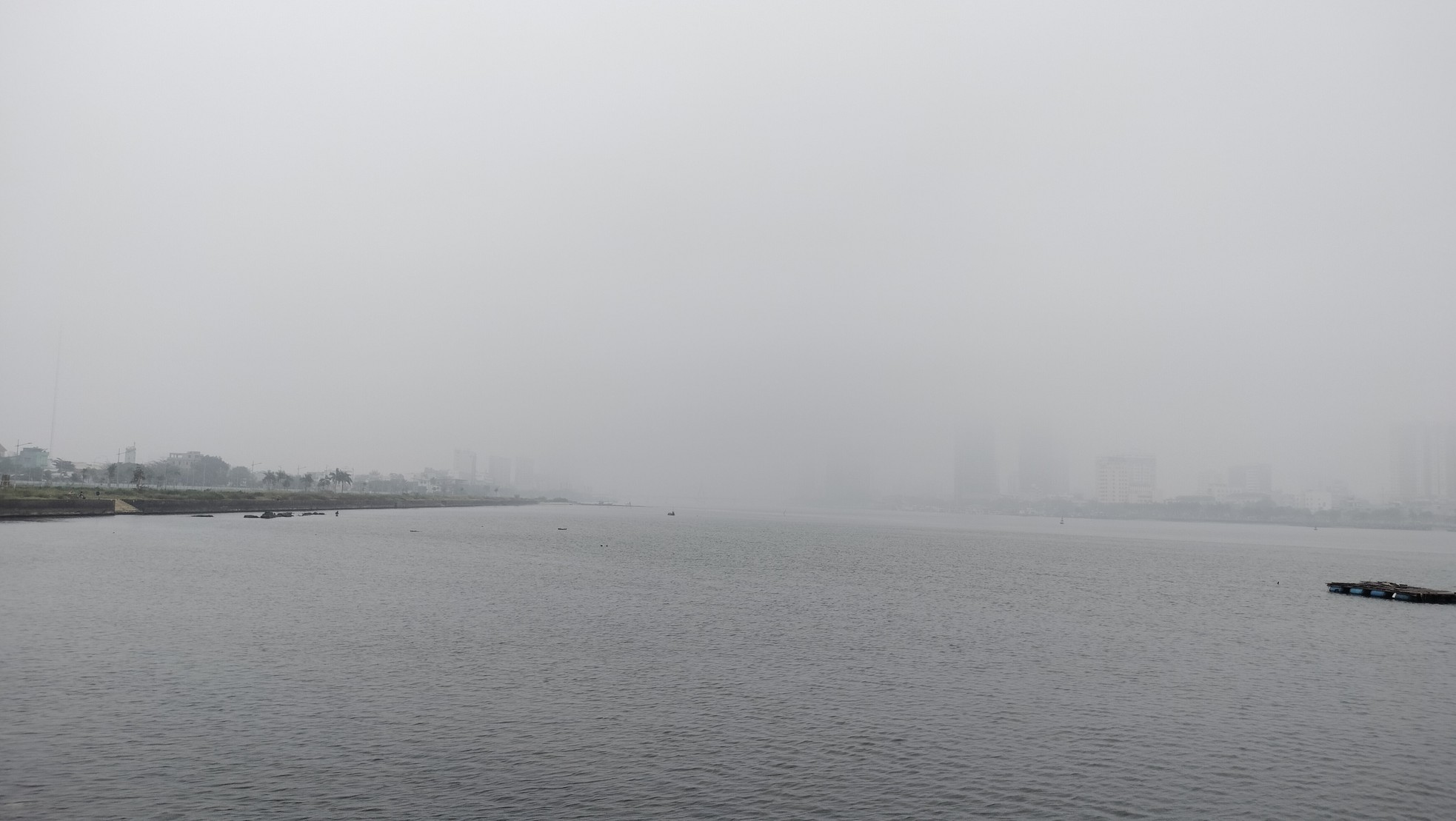 Sương mù dày đặc bất ngờ xuất hiện ở Đà Nẵng- Ảnh 9.