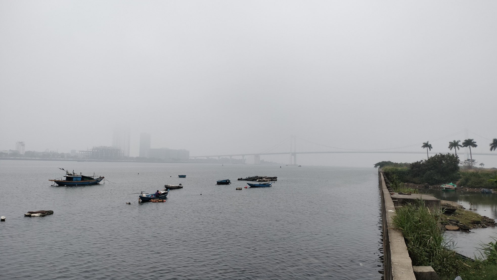 Sương mù dày đặc bất ngờ xuất hiện ở Đà Nẵng- Ảnh 11.
