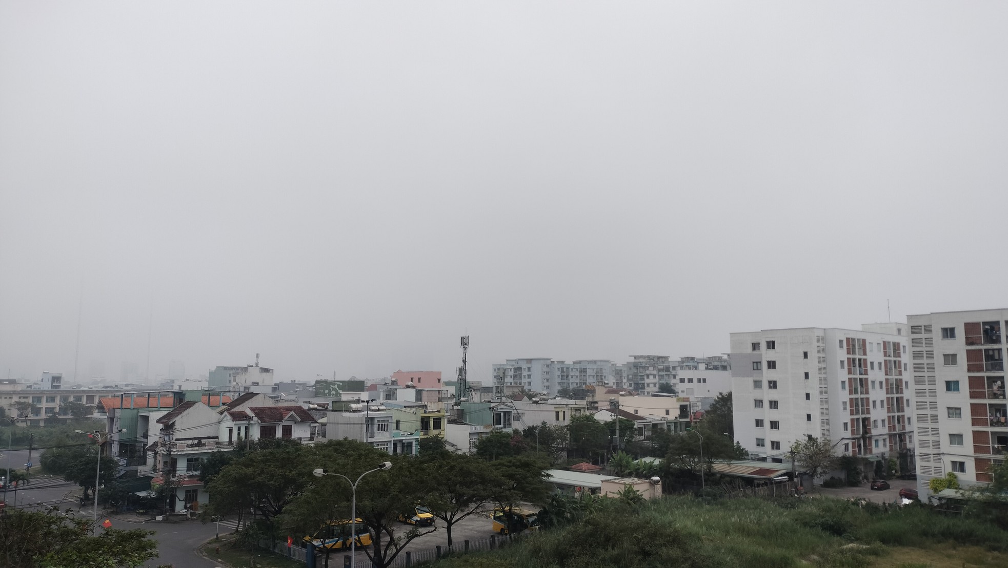 Sương mù dày đặc bất ngờ xuất hiện ở Đà Nẵng- Ảnh 10.