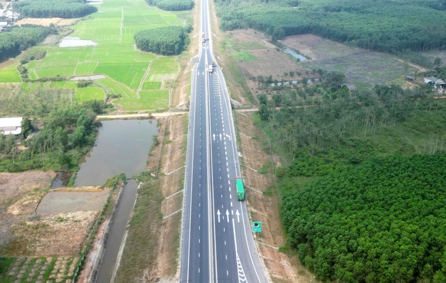 Đường chưa đạt chuẩn đã khai thác theo cao tốc: Rất nguy hiểm- Ảnh 1.