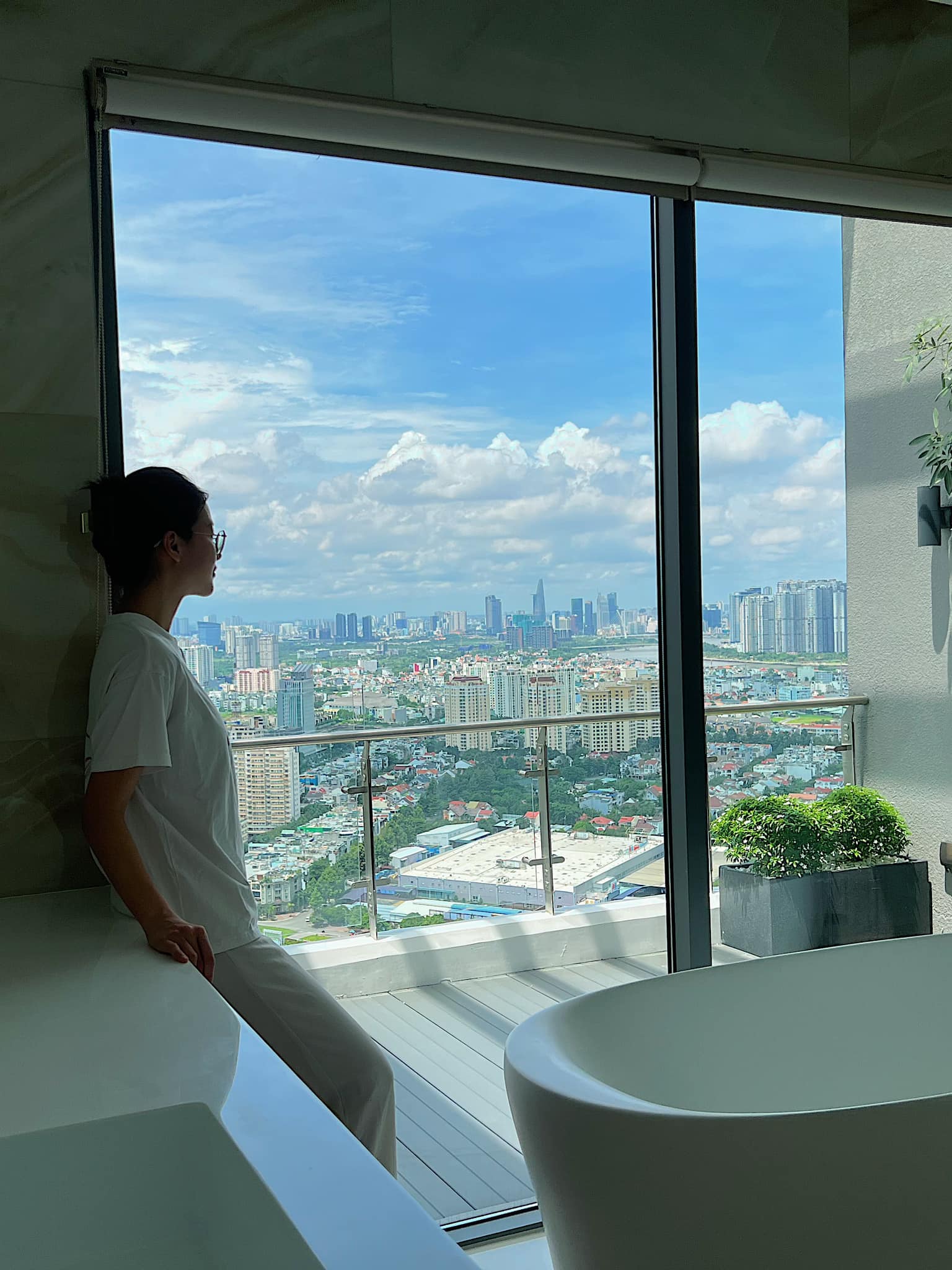 Ngắm penthouse cao cấp của dàn hậu Việt: Người tậu nhà năm 21 tuổi, người có view ban công đắt giá nhìn ra Landmark 81- Ảnh 4.