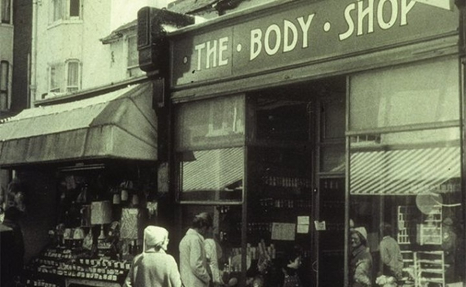 The Body Shop đóng cửa hơn 100 cửa hàng ở Anh, nhìn lại câu chuyện và những dấu ấn của thương hiệu mỹ phẩm đình đám này- Ảnh 2.