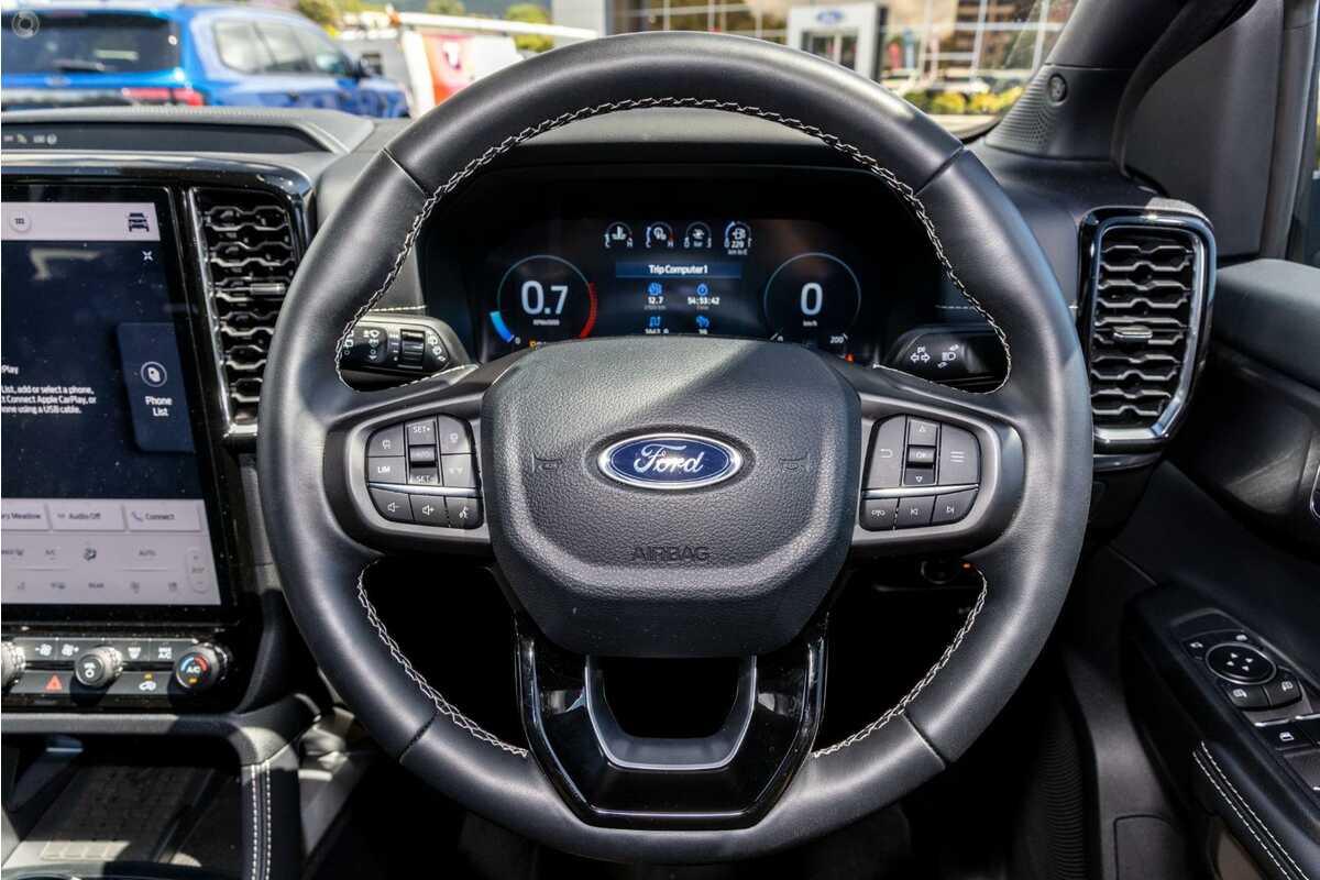 Đại lý báo Ford Everest Platinum giá dự kiến 1,7 tỷ, động cơ 2.0L, tiện nghi cao cấp vượt trội hẳn Fortuner, Pajero Sport- Ảnh 7.