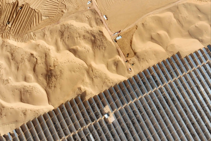 Trung Quốc xây lưới điện siêu khủng ở sa mạc, bằng nửa công suất điện nước Mỹ- Ảnh 1.