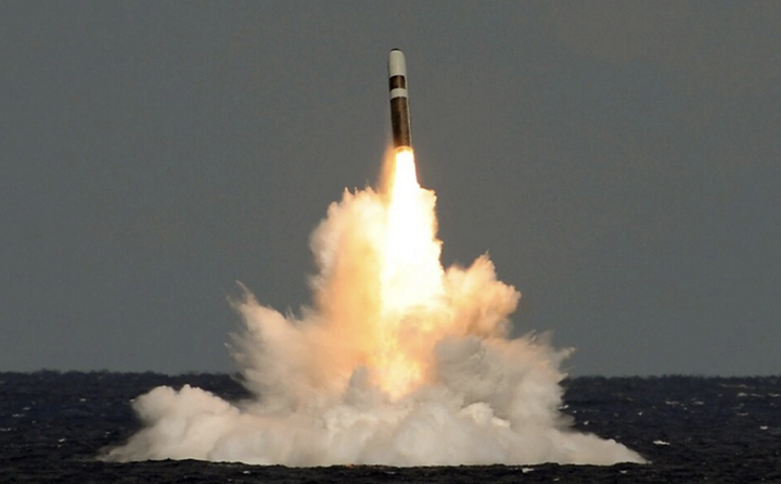 Tàu ngầm Anh ‘phóng xịt’ tên lửa hạt nhân- Ảnh 1.