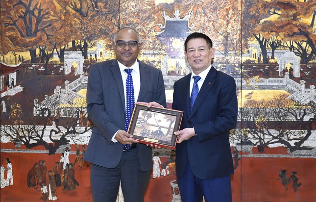 Bộ trưởng Tài chính làm việc với Giám đốc ADB tại Việt Nam về vốn ODA- Ảnh 1.