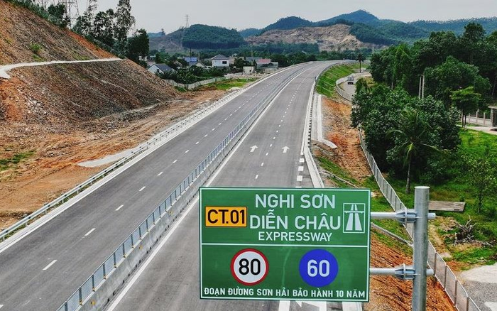 Lần đầu tiên Việt Nam có cao tốc được bảo hành tới 10 năm: Thiết bị tiên tiến nào thi công mặt đường?- Ảnh 1.