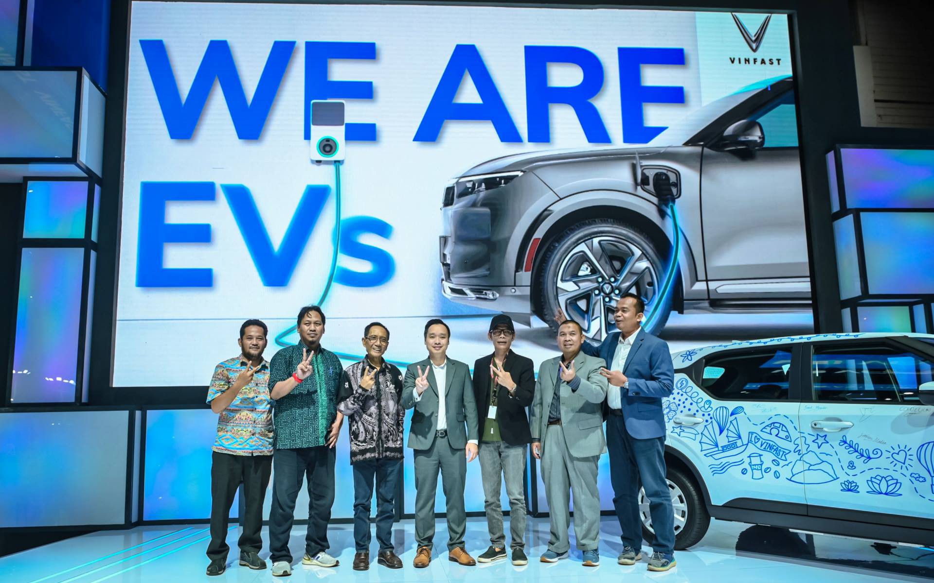 Vinfast ký thoả thuận cung cấp 600 xe điện cho 03 doanh nghiệp indonesia