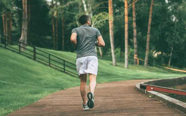 Sau 70 tuổi, đi bộ tập thể dục có thực sự tốt cho tuổi thọ không? Bác sĩ trả lời: Hoàn toàn khác với những gì bạn nghĩ- Ảnh 1.