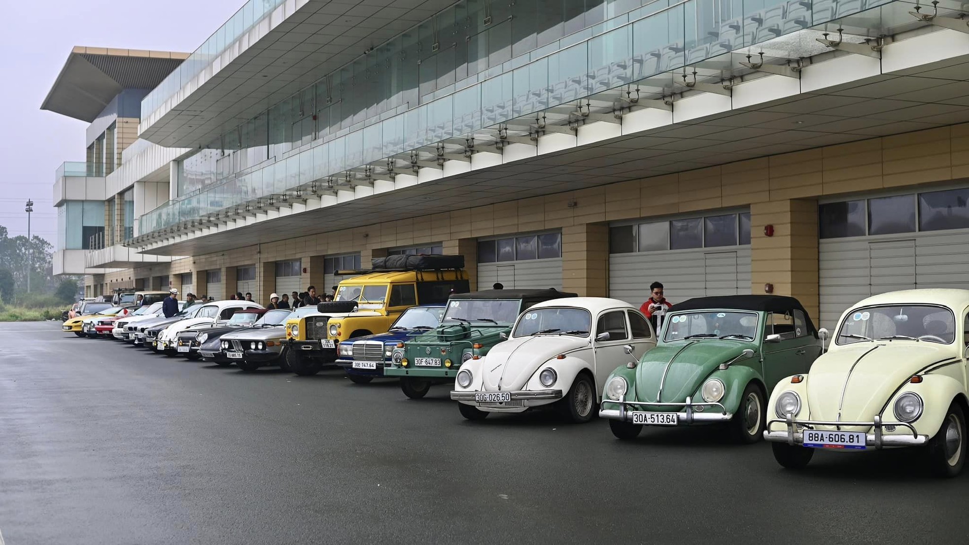 Dàn ô tô cổ nổi tiếng thế giới tới Hà Nội 'du xuân'