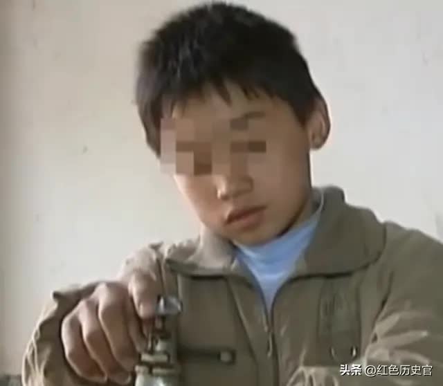 Cậu bé mắc bệnh lạ phải uống 15 lít nước mỗi ngày, bác sĩ khám phát hiện chân tướng- Ảnh 4.