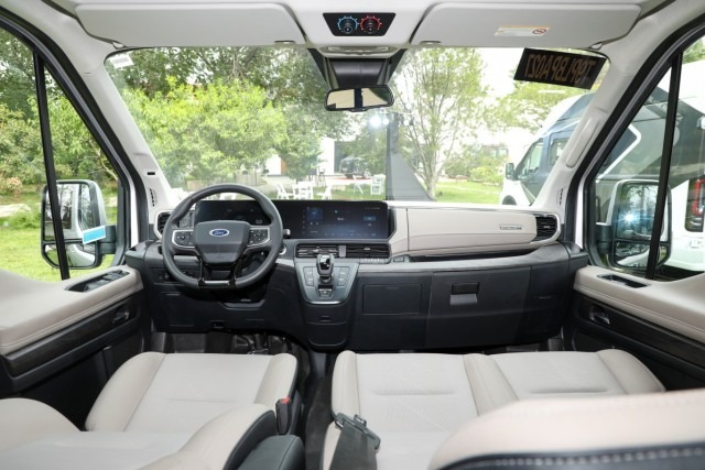 Đại lý nhận cọc Ford Transit 2024 tại Việt Nam: Hai bản, có số tự động, giá dự kiến cao nhất 949 triệu- Ảnh 3.